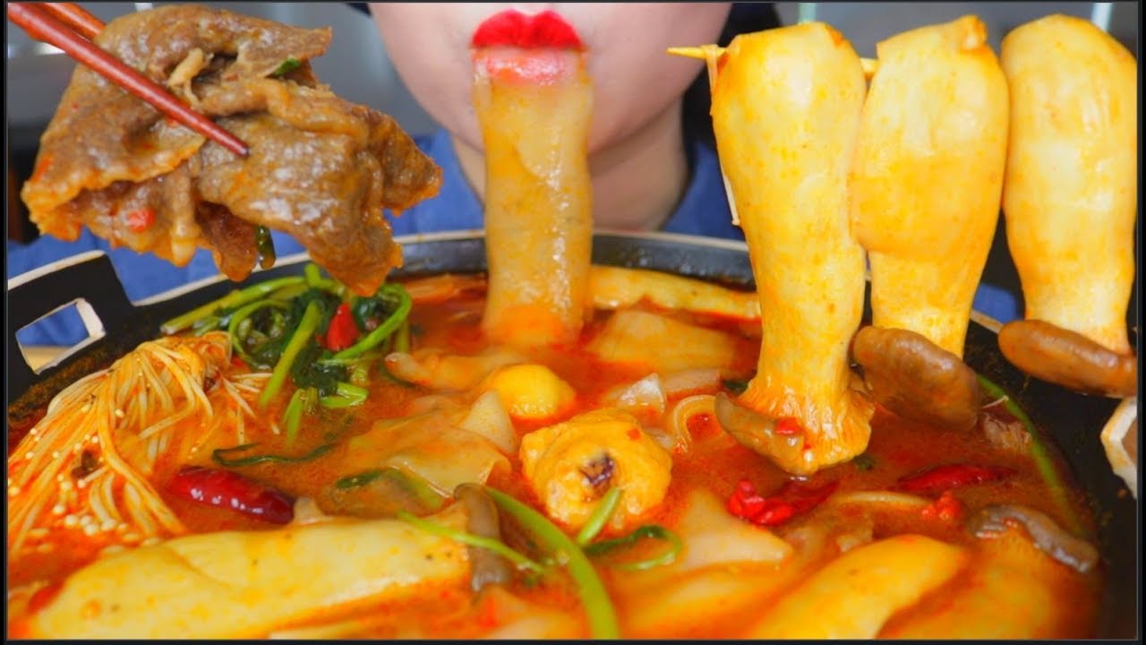 ASMR EATING SPICY HOT POT | CHINESE MALATANG + ENOKI + KING MUSHROOM + CHILLI + VEGGIE 麻辣汤 咀嚼音 | 먹방