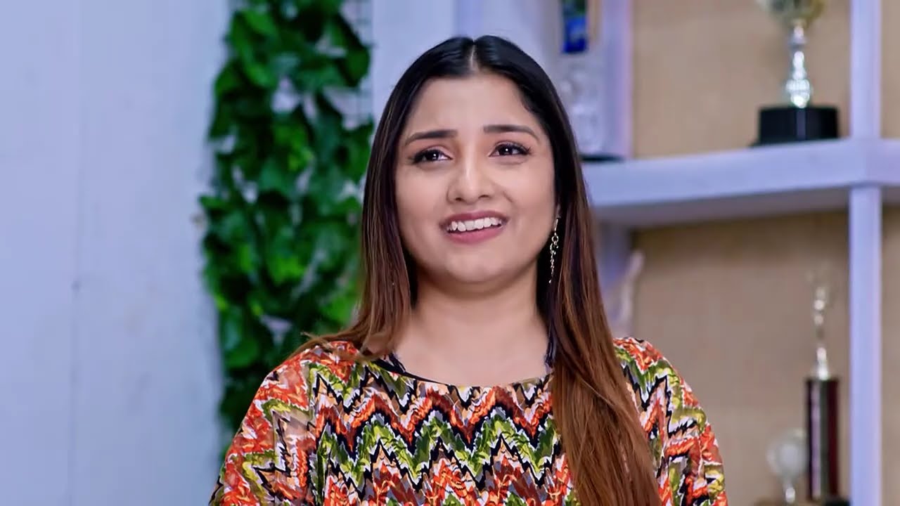 Sravani యూనియన్‌ను అవమానిస్తుంది, బలవంతపు క్షమాపణ | Radhamma Kuthuru | Full Ep. 1121 | ZEE Telugu