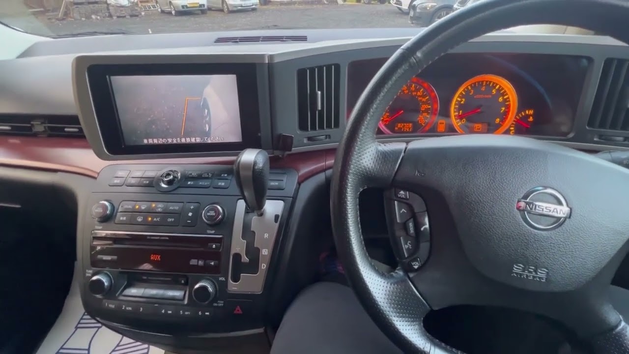 8-местный минивэн Nissan ElGrand 2.5 V6 2005 года выпуска. Этот японский минивэн значительно опер...
