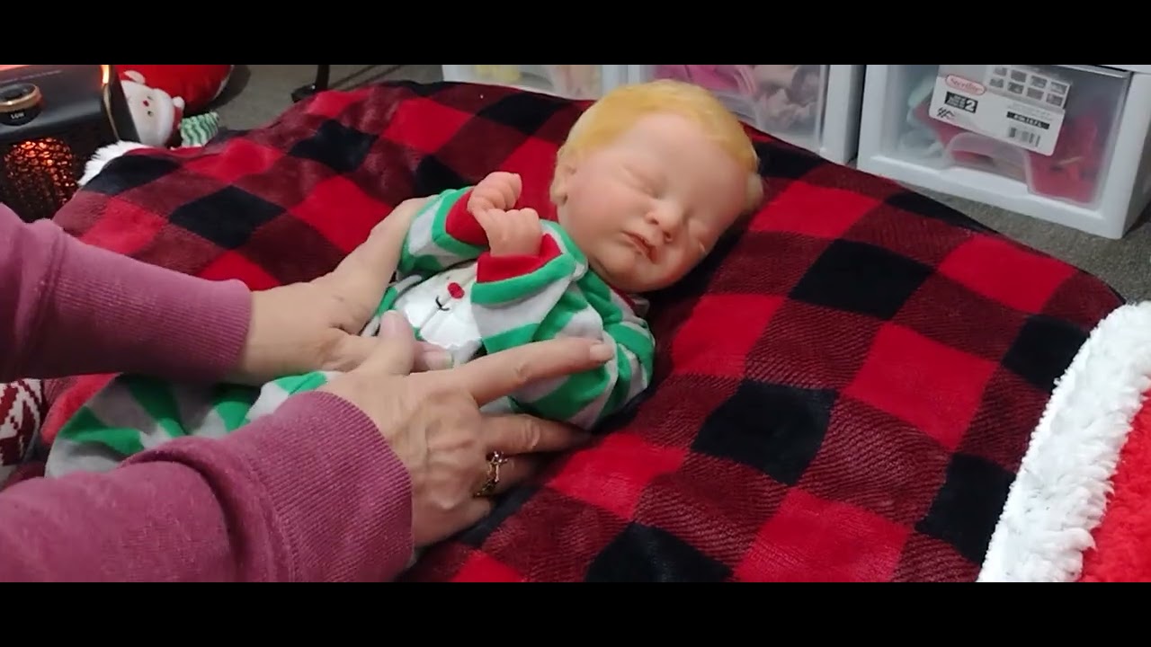Ещё больше мальчиков переоделись к Рождеству 🎄🎁