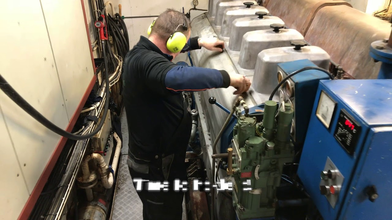 1470 HP Wärtsila main engine starting routine on fishingvessel Karbak