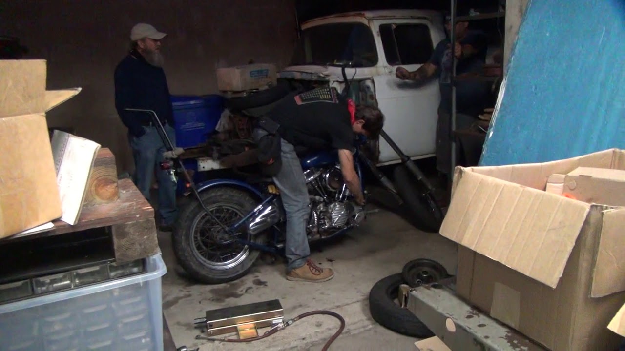 #179 1952 panhead rust bucket rear brake repair tire install crash FL harley bobber tatro machine