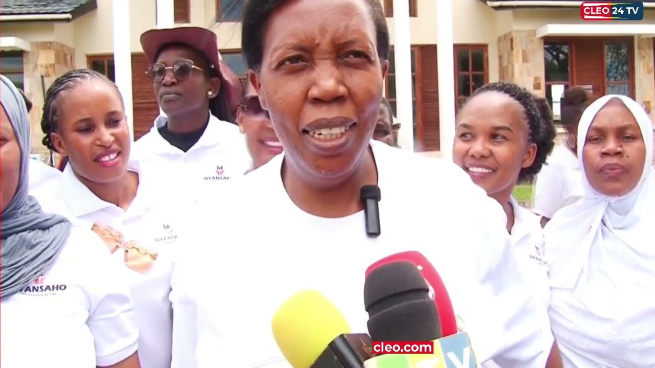 WANAWAKE SERENGETI WAKIONGOZWA NA DC WALIVYOSHEREKEA SIKU YA WANAWAKE DUNIANI.