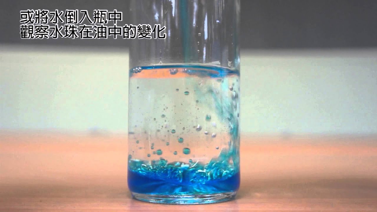水中小船