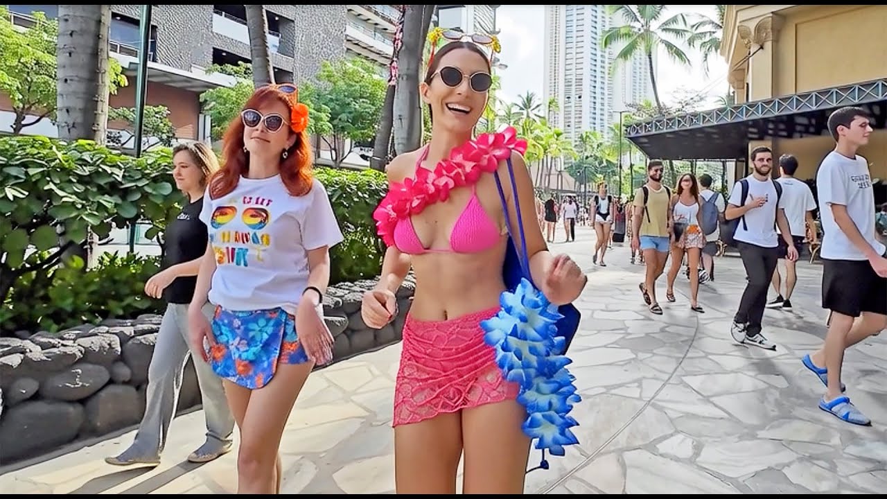 Christmas in Waikiki 🎄 Walking Tour December 25, 2025