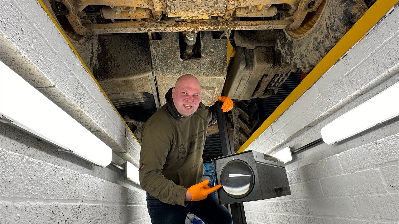 What is this in the pit? JCB loadall servicing