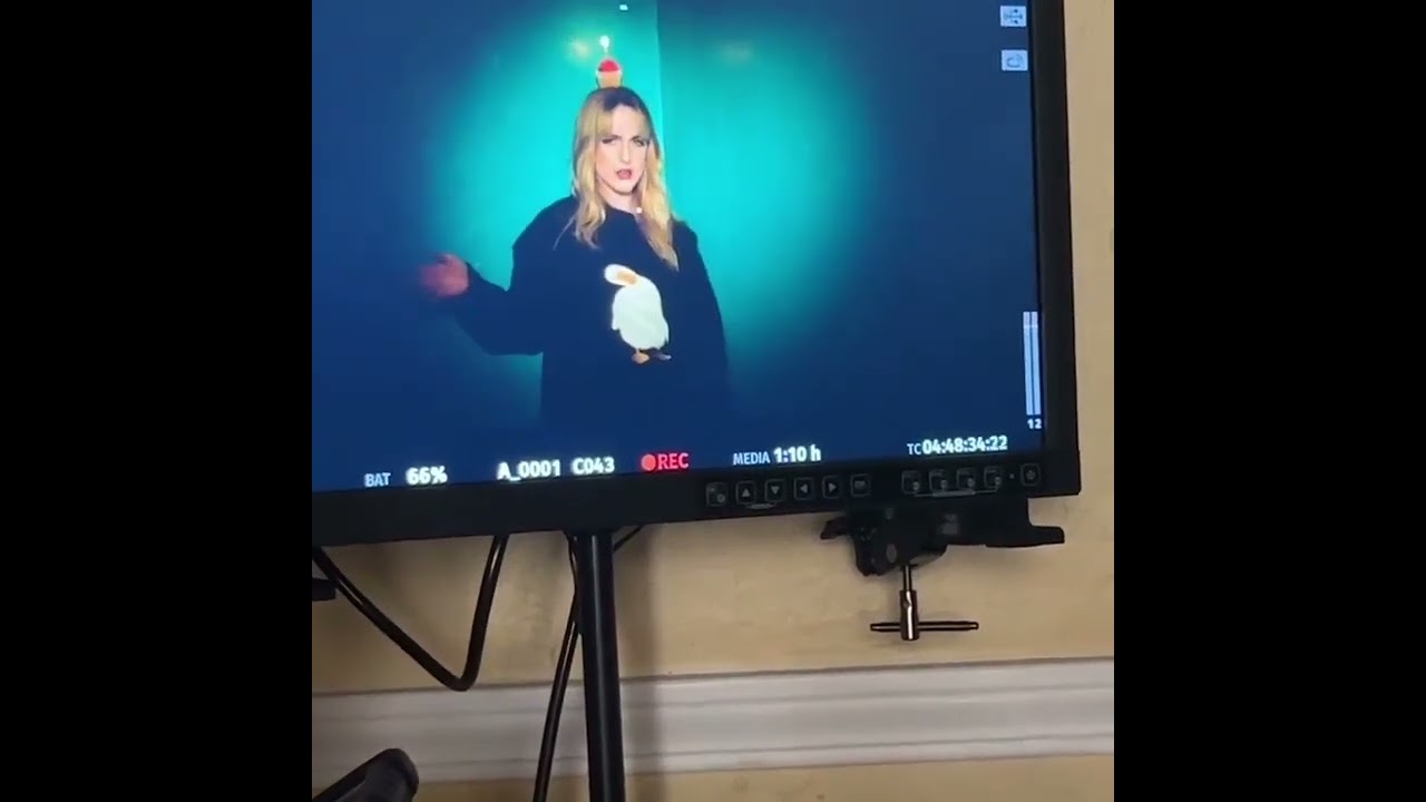 Mckenna Grace - Buzzkill Baby (behind the scenes)