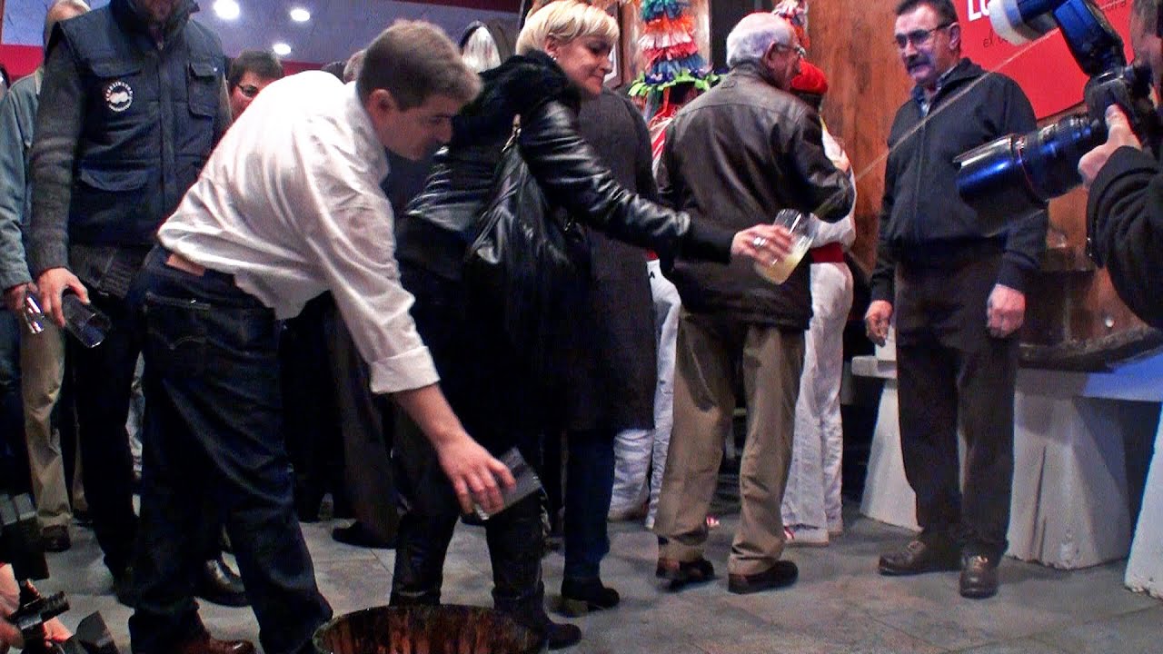 Sidra vasca, Euskadi,  TXOTX / Ritual inicio de temporada / Tradiciones, sidrerías , bebidas típicas