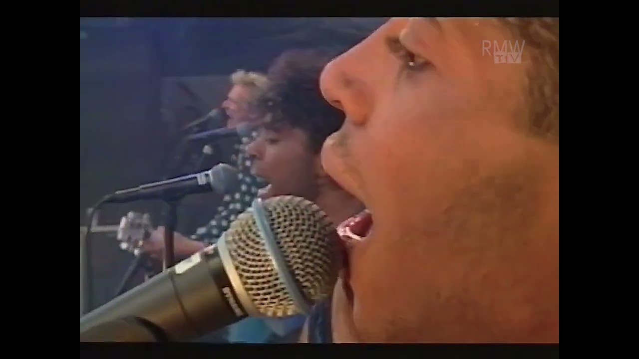 The Radios - S.O.S. to an Angel (liveconcert 1993 in Zandvoort, 1/4) Bart Peeters, Ronny Mosuse