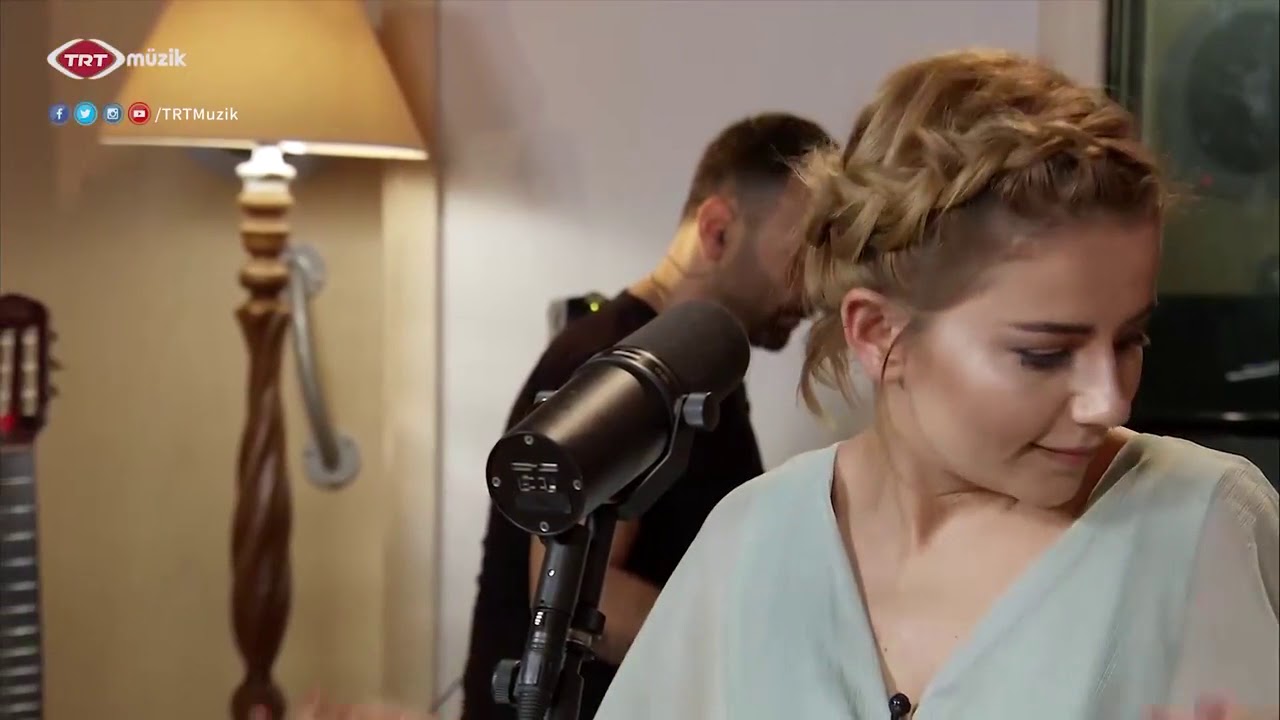 Merve Özbey - Boynun Borcu (Akustik)