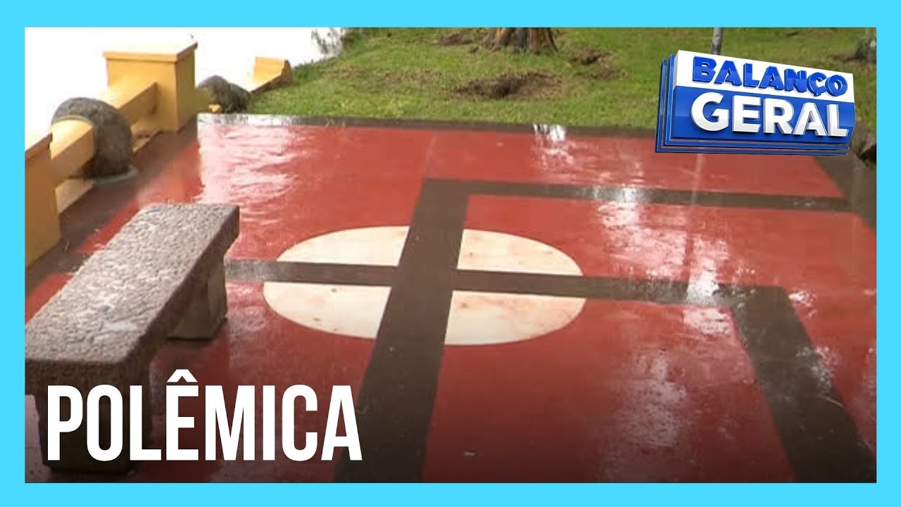 Pintura em piso de parque causa polêmica por semelhança a símbolo nazista