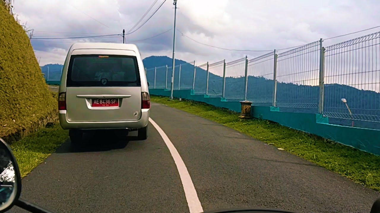 Sensasi tikungan dan tanjakan jalan menuju Telaga Ngebel Ponorogo