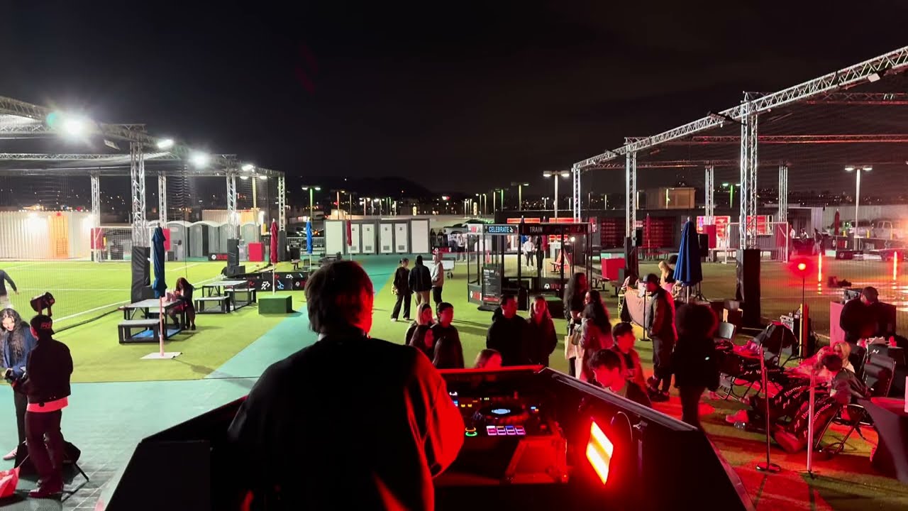 NIGHT OUTDOOR DJ MIX WITH PILATES CROWD
