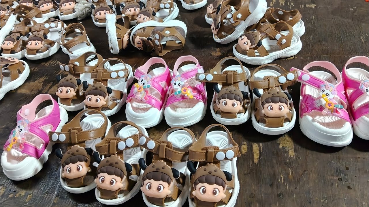 Chappal #yahan #per# banae# jaate Hain machine #se#funnyclips #video YouTube video