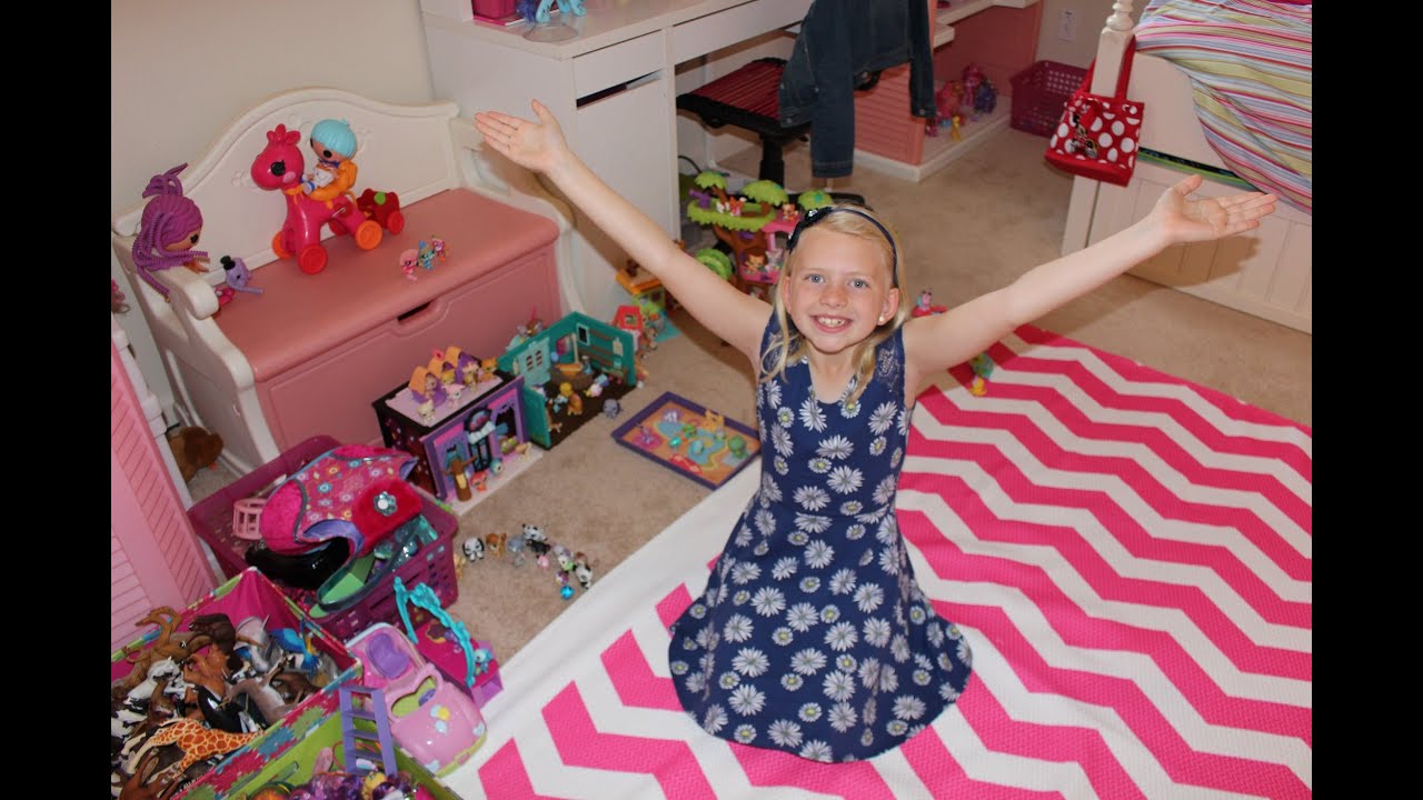 Alyssa's Room Tour - Family Fun Pack