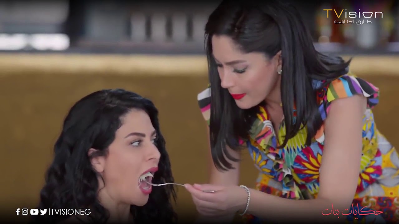 شوف ملك عاملة إيه في أحلام معاها في المطعم #حكايات_بنات 3