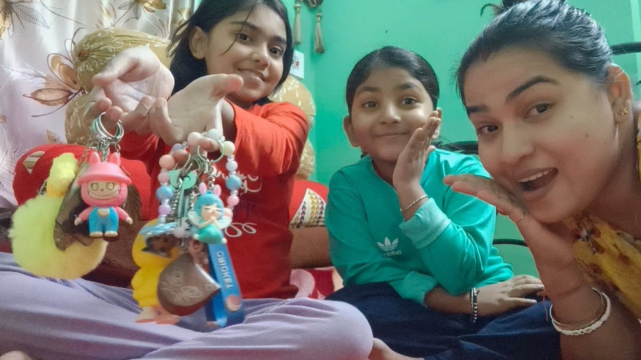 মেয়ের জমানো কিছু চাবি রিং ( keyring ) কালেকশন.....মেয়ের চাবি রিং খুব পছন্দের জিনিস।