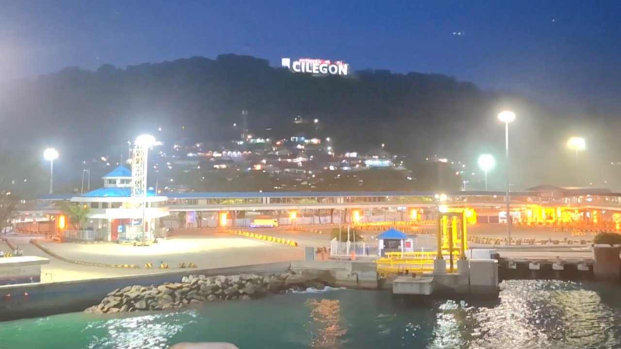 Syahdu.... Penampakan Pelabuhan Merak Malam Hari