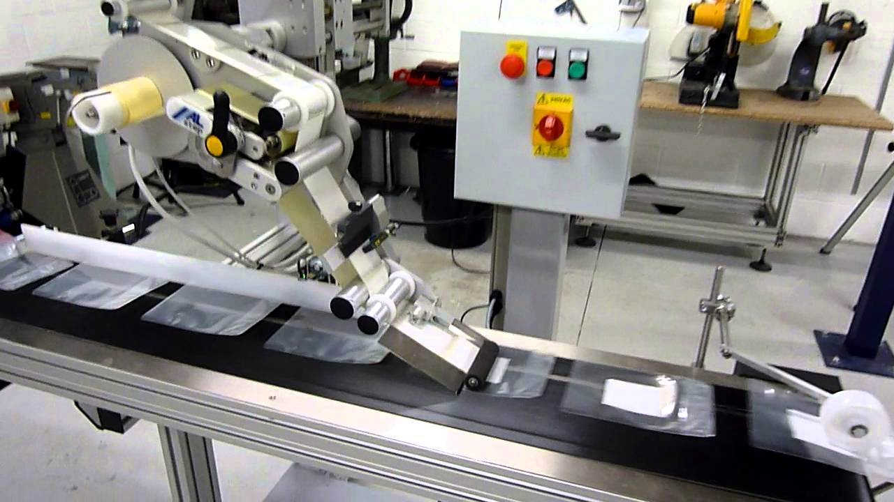 Vacuum pouch feed and labelling (doy packs)