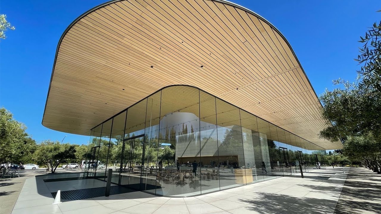 Я посетил магазин Apple Store в штаб-квартире Apple. | Apple Park Visitor Center