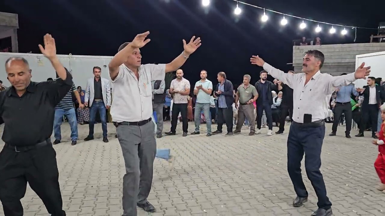 Bağbaşı cibekir köyü esnaflarından sadık Mustafa halay başında
