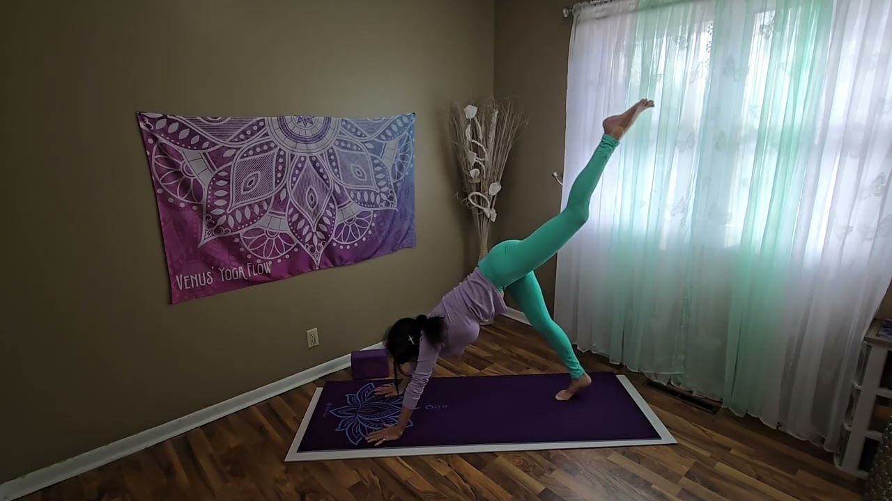 20 min deep morning stretch yoga