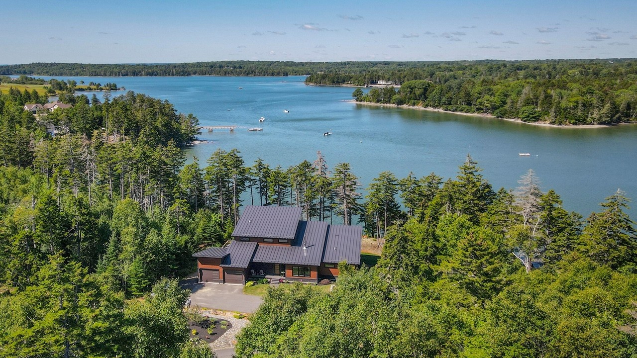 Modern Coastal Living with Sweeping Tidal Views | Cushing, Maine