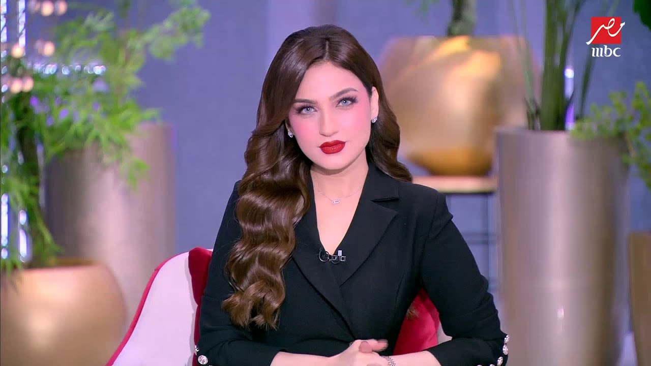 ياسمين عز : اللي متجوزة موظف بنك لازم تتحسد عليه ..  موديل بيشف ويرف من النظافة .. قميصه مسطرة