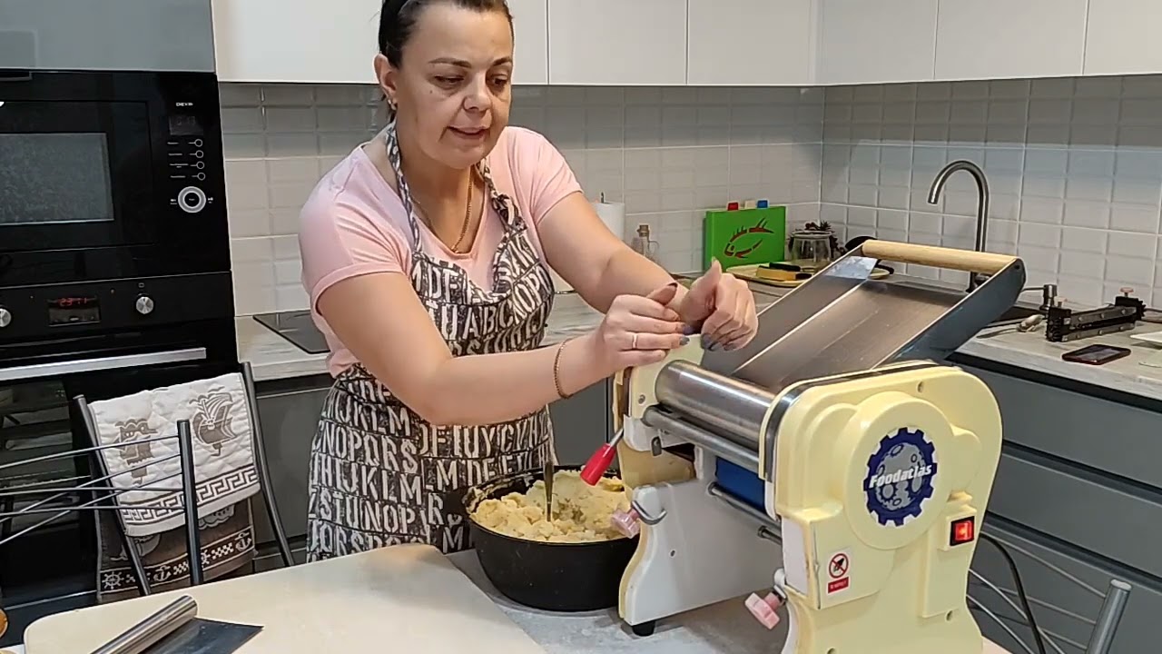 VLOG МОЯ ПОМОЩНИЦА на кухне ЛЕПЛЮ ВАРЕНИКИ