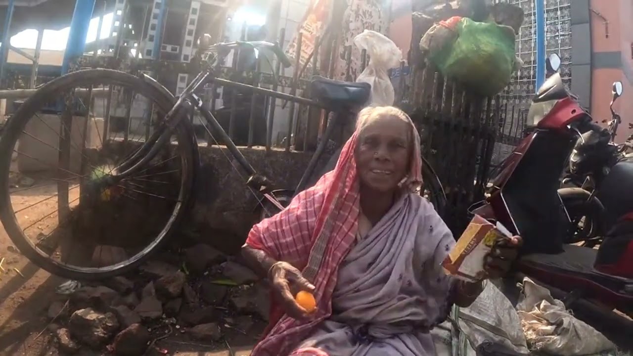 অসহায় মানুষের পাশে থাকো বন্ধুরা।😔😔😔😔😔