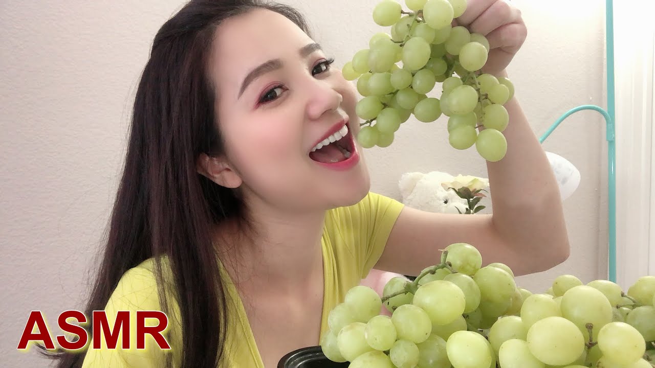 ASMR EATING GREEN GRAPES | QN CHANNEL