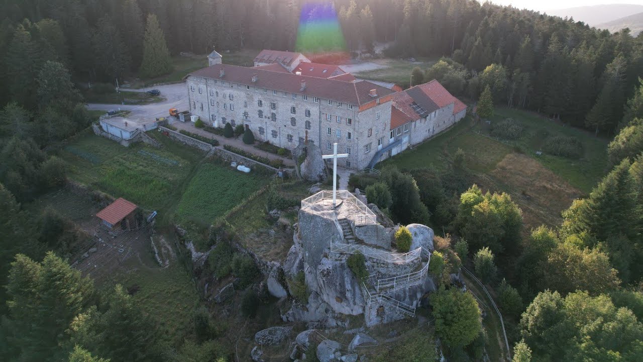 🛰 NOTRE DAME DE L’HERMITAGE : NOIRETABLE (DJI AIR 2 S )