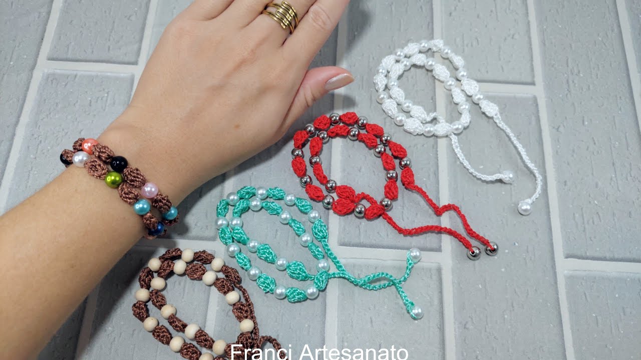 PULSEIRA CUTE CUTE DE CROCHÊ COM PÉROLAS 😍 Olha como ficou linda 