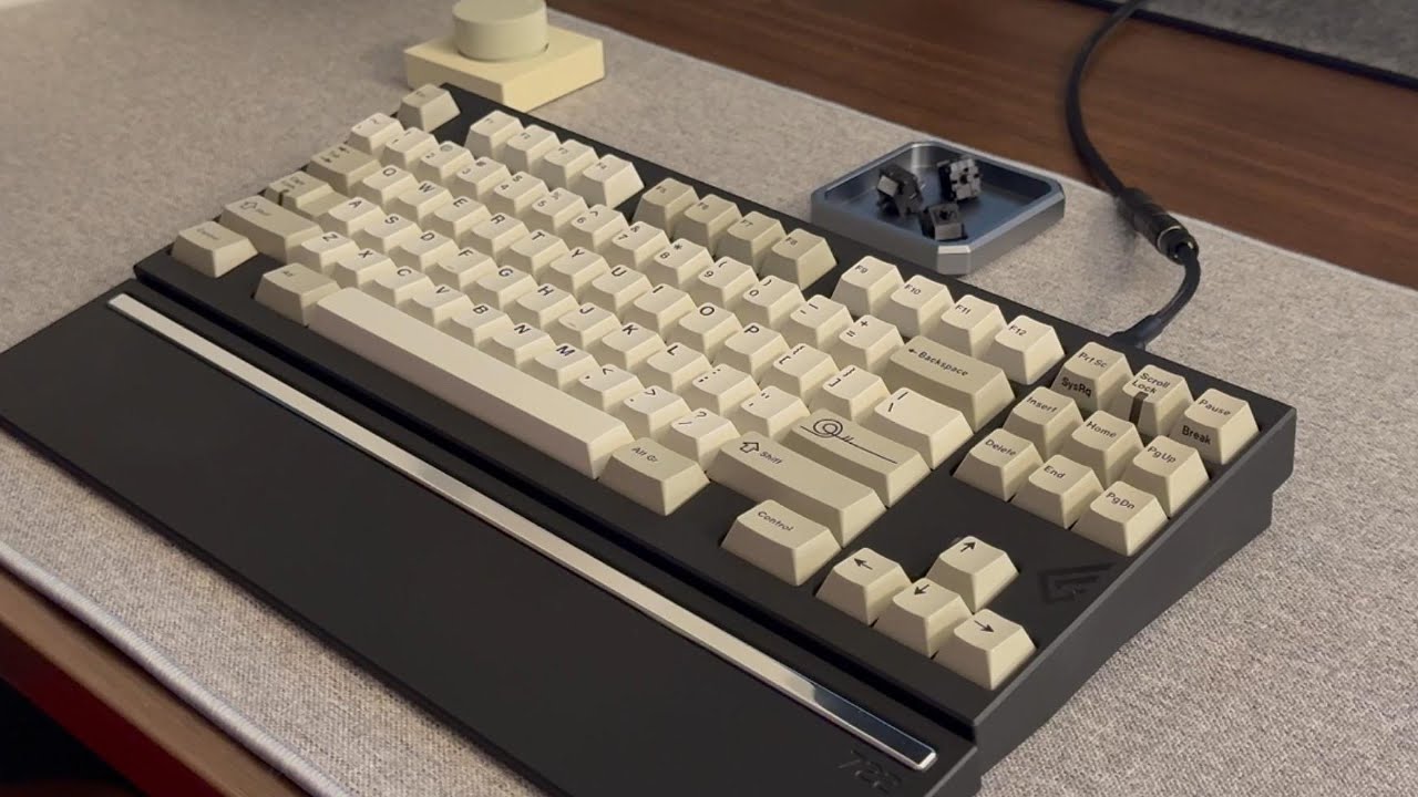 F1-8X | SW Coco Black | GMK 