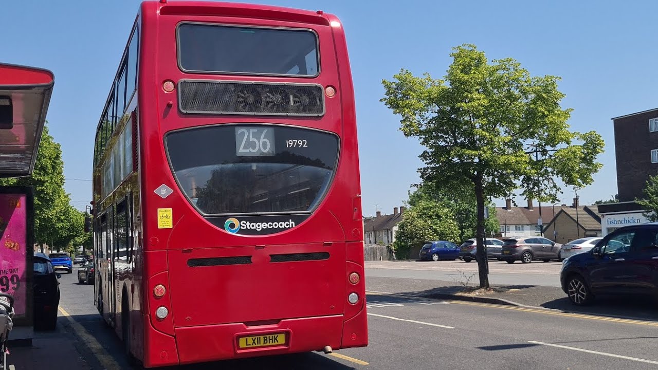 Loud Voith + Fast Driver | Journey on Route 256 | 19792 | ADL | Enviro 400 | LX11BHK