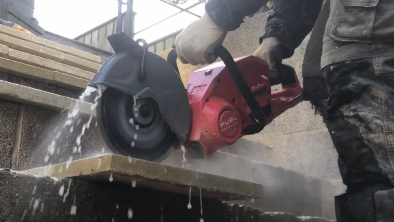 Milwaukee M18FCOS230 v EVOLUTION DISC305C
