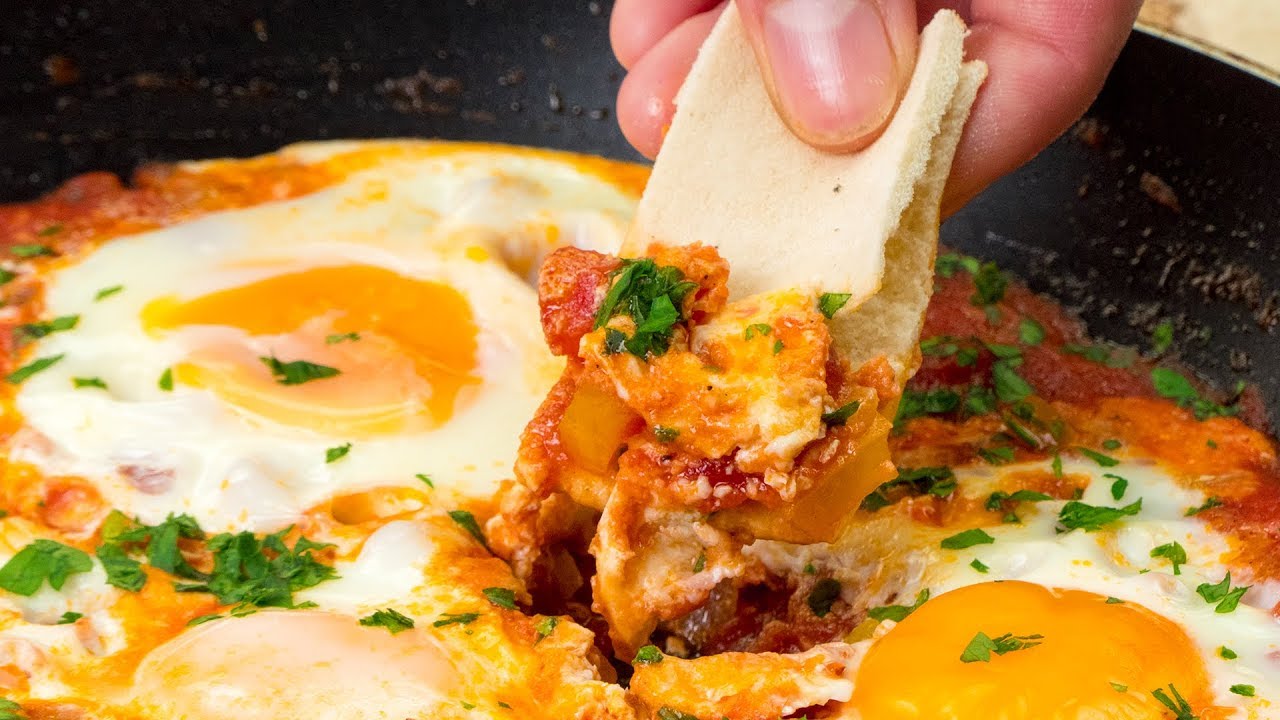 Atât de delicios și se prepară doar în 15 minute! Shakshuka, ouă în sos de roșii! | SavurosTV