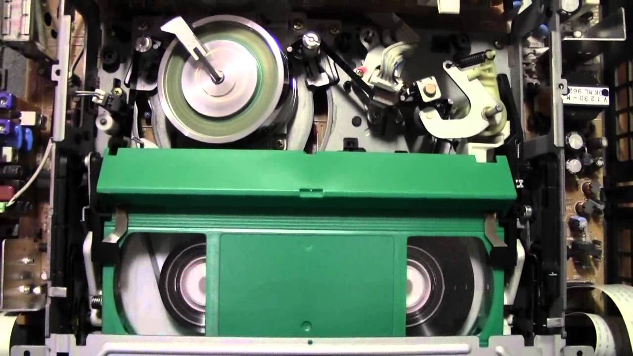Akai VS-G757 videocassette recorder - Rewind cycle