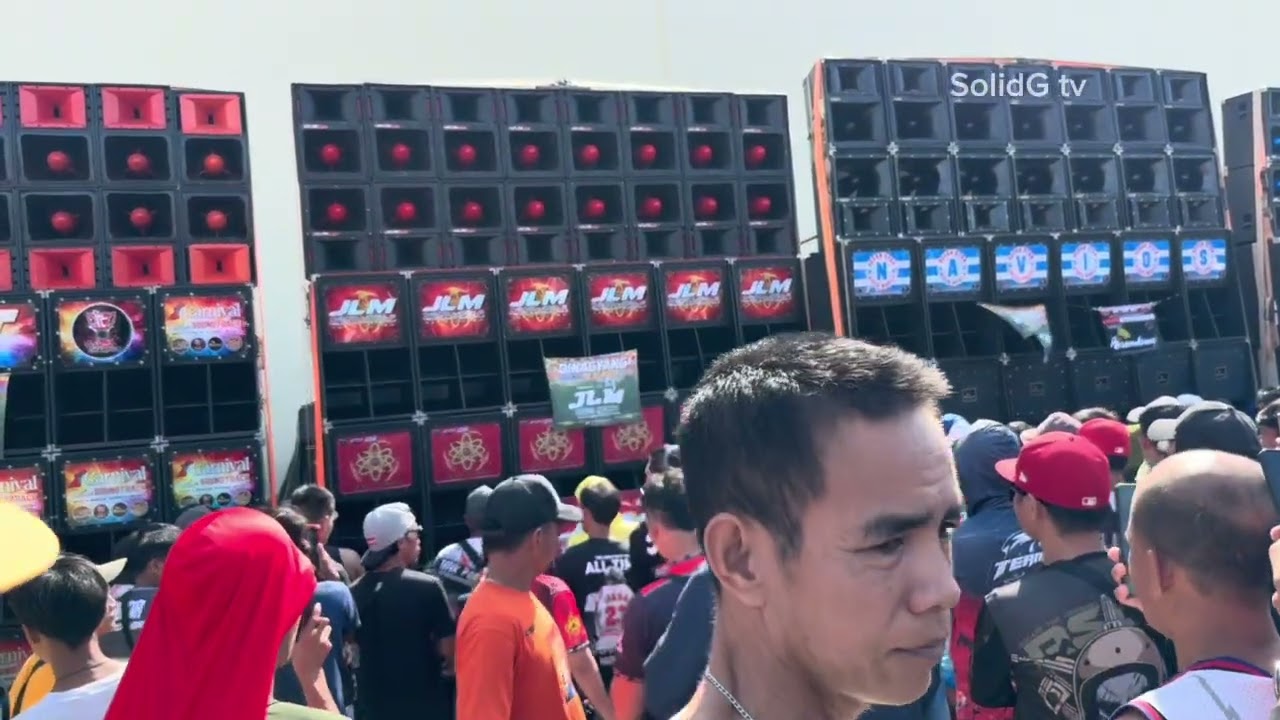 Проверка звука в рамках проекта Carnival sound track x JLM disco mobile во время выставки Dinagya...