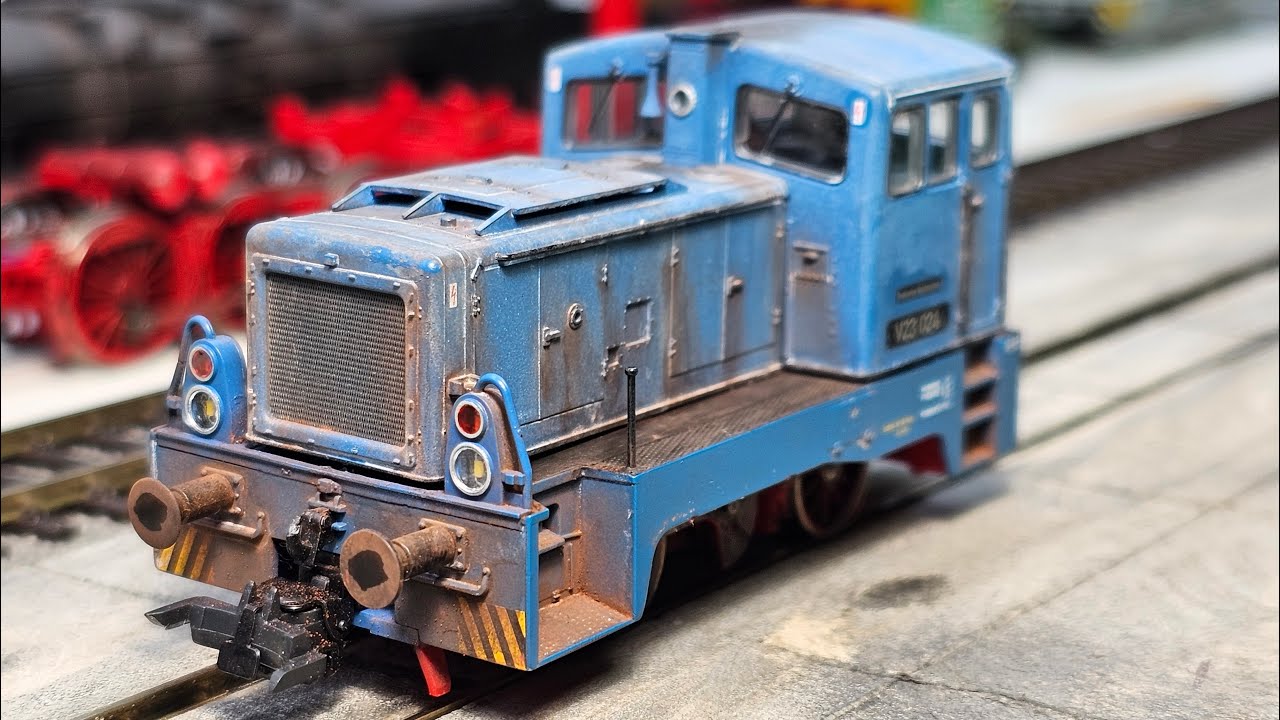 Meine Piko 52542 DR V23 bekommt ESU Digitalkupplungen