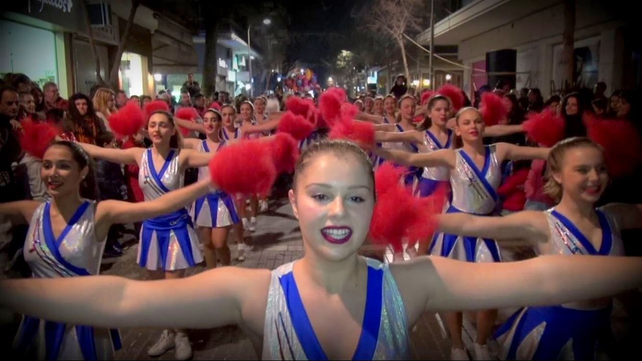 Οι Μαζορέτες Έδεσσας παρελαύνουν στο κέντρο της Έδεσσας 