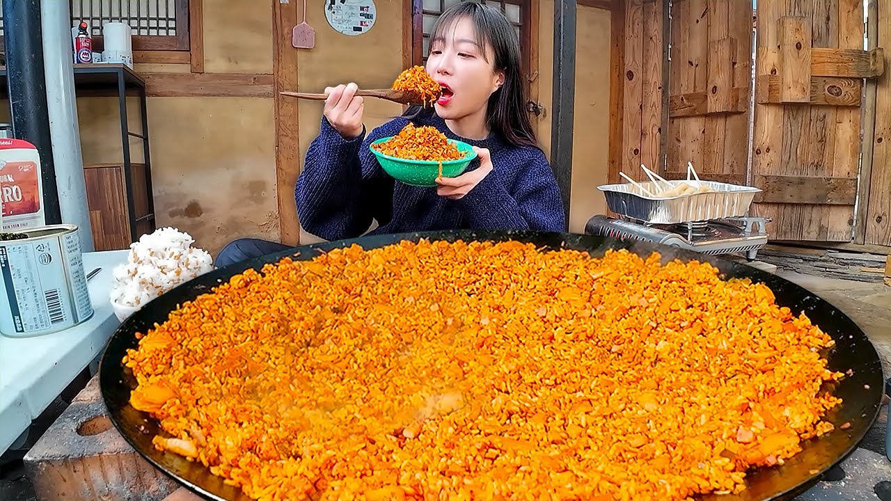 초대왕 솥뚜껑에 김치볶음밥 10인분?!😳 황금레시피로 만든 김볶밥 먹방