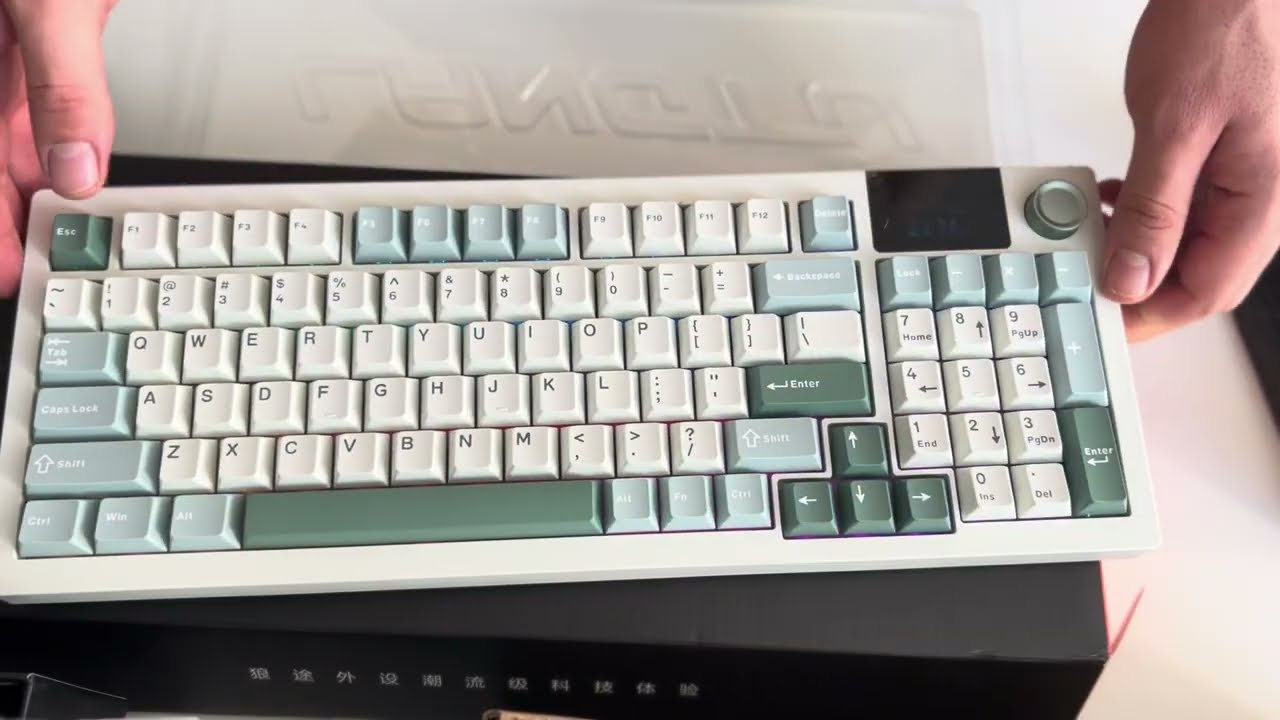 UNBOXING LANGTU LT95 RGB TRI-MODE CUSTOMIZABLE MECHANICAL KEYBOARD