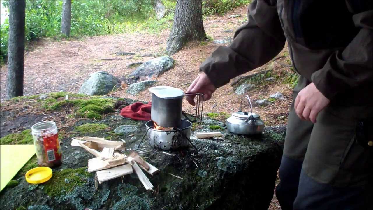 Canteen cup as a food smoker