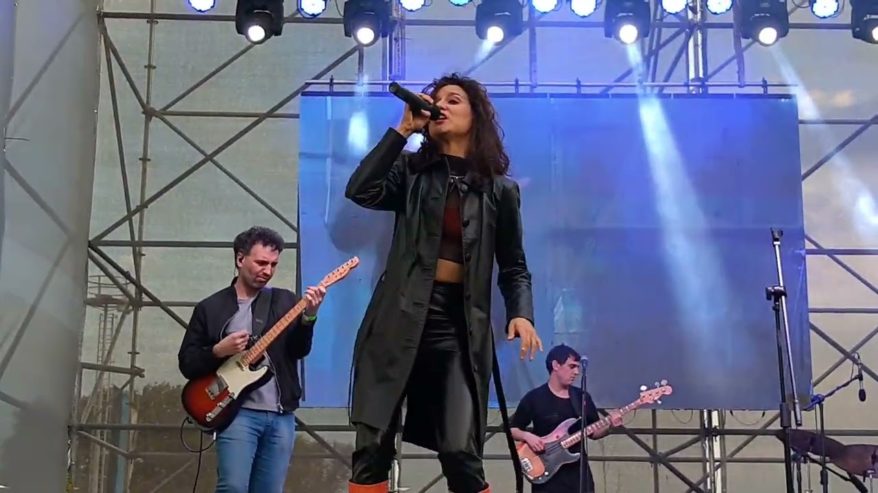 Daniela Herrero - Solo tus Canciones