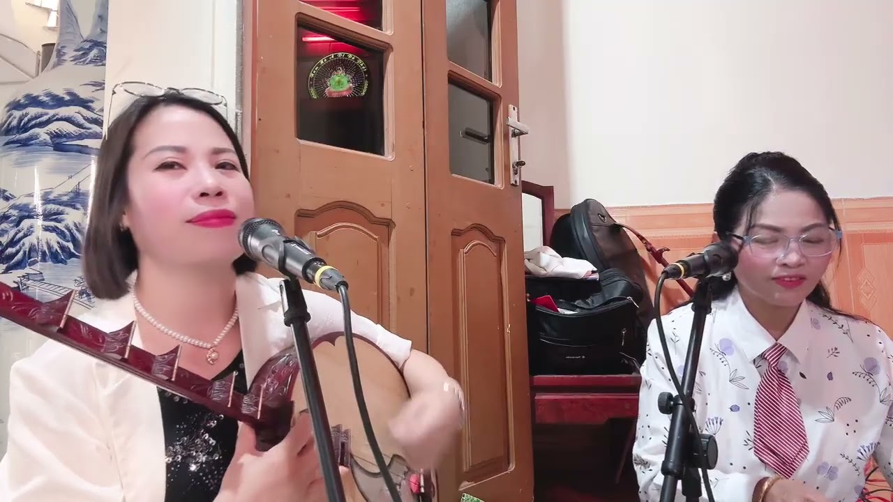 Tiên cô đôi giáng trần - Tuyết Tuyết hát văn
