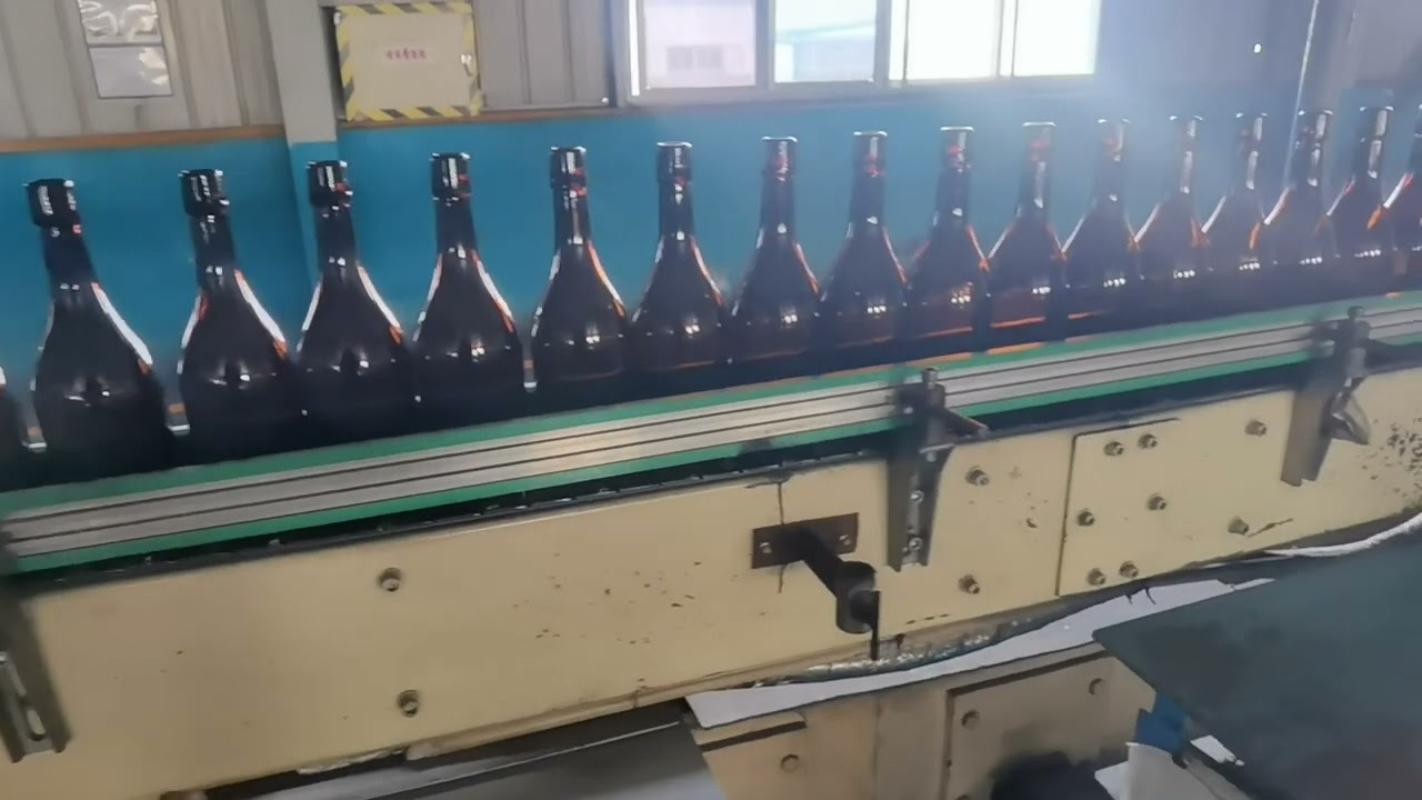 amber glass bottle,The amber color absorbs harmful UV wavelengths