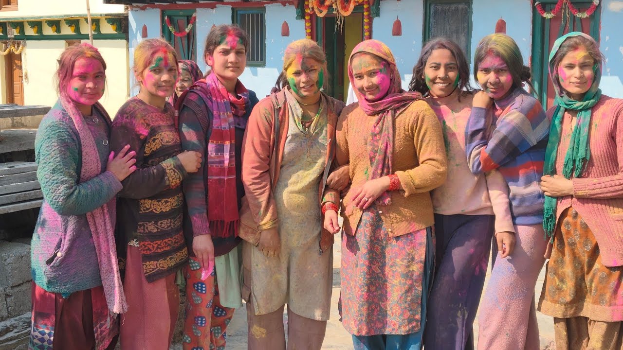 Aaj hamare gaon mein #Holi ki dance party @bishtvlogs..9700 