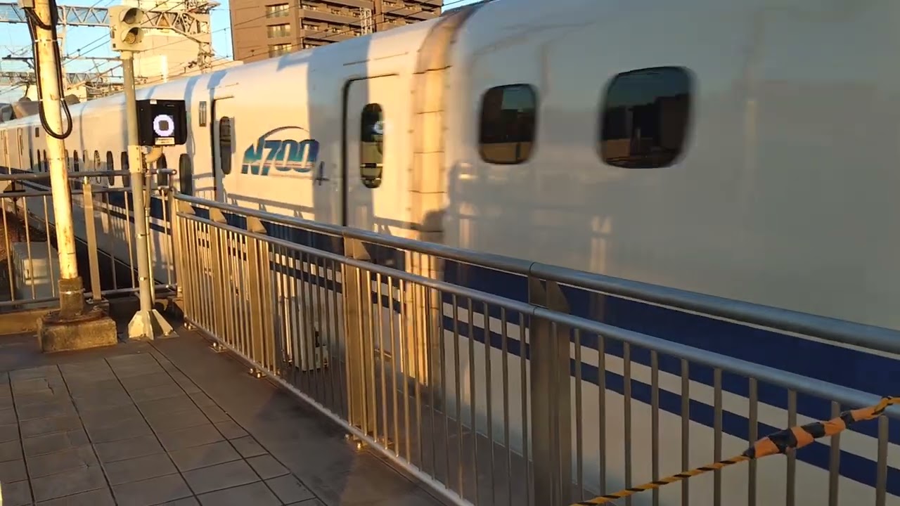 N700系発車と到着