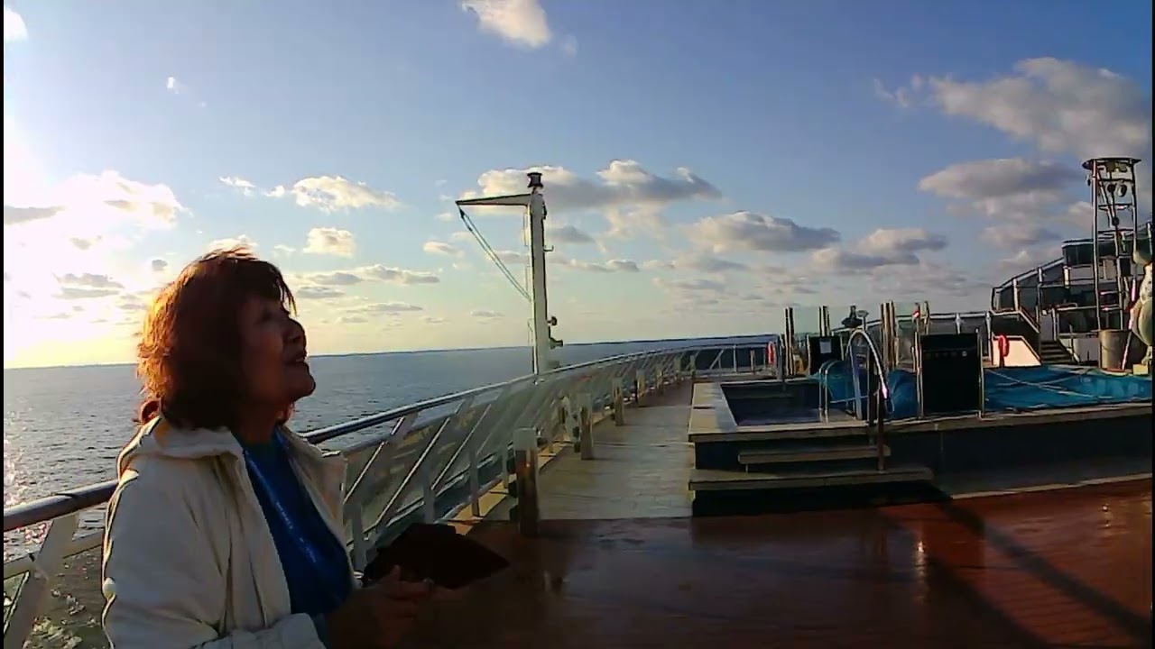 海に浮かぶ巨大都市を歩く——MSCベリッシマ、船上デッキ散歩